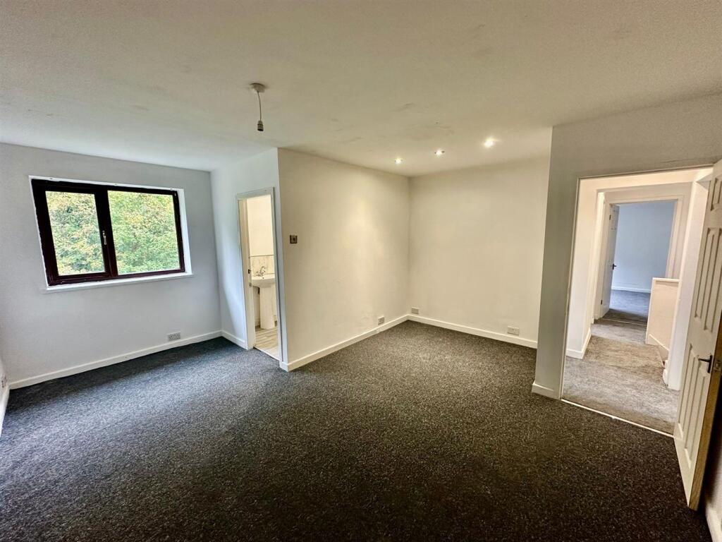 PHOTO-2025-10-16-10-33-49 1.jpg