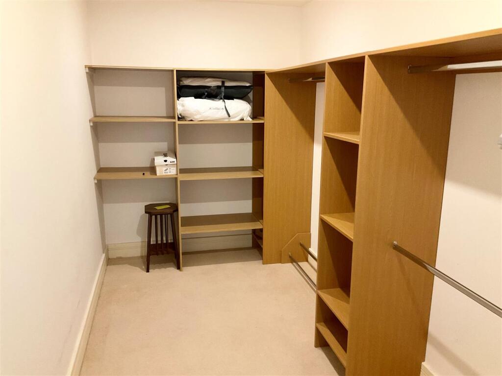 walk in wardrobe.jpg