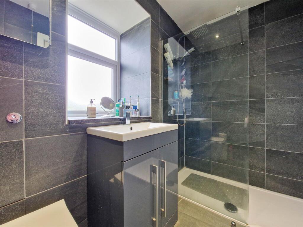 Luxury Shower room/w.c