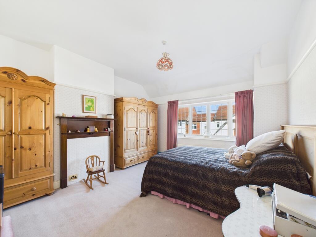 CAM02195G0-PR0066-STILL024