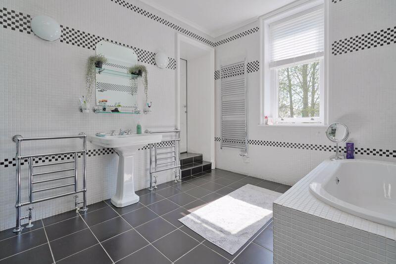 En-Suite Bathroom