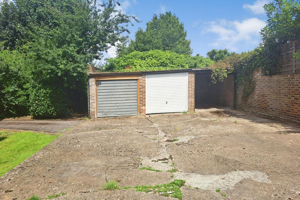 2 Walton Court &amp; Garage, Sheen Park, Richmond, TW9 1UL