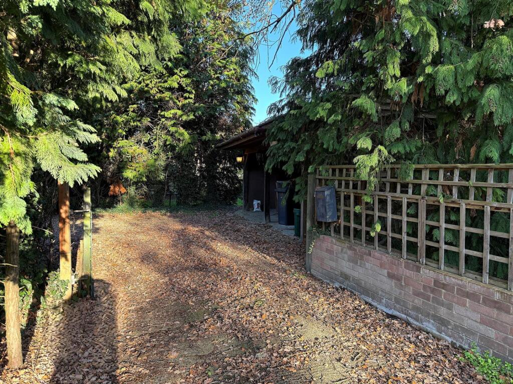 carport drive way.jpg