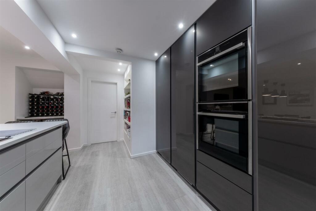 17 Kingfisher Grove-005.jpg