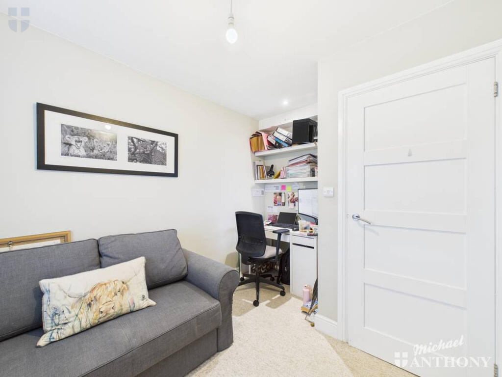 CAM03218G0-PR0806-STILL009-thumbnail-h750-70