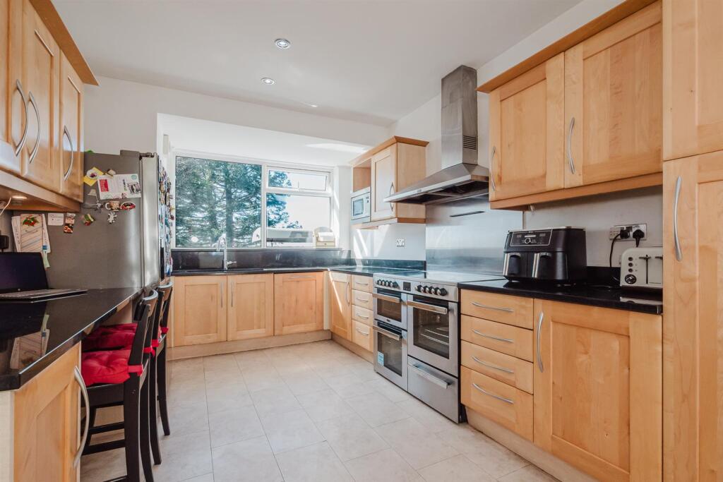 Breakfast Kitchen Aspect 2