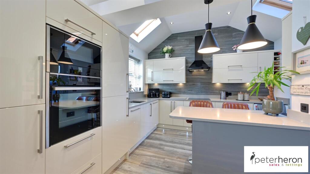 Open Plan Dining Kitchen And Family Area