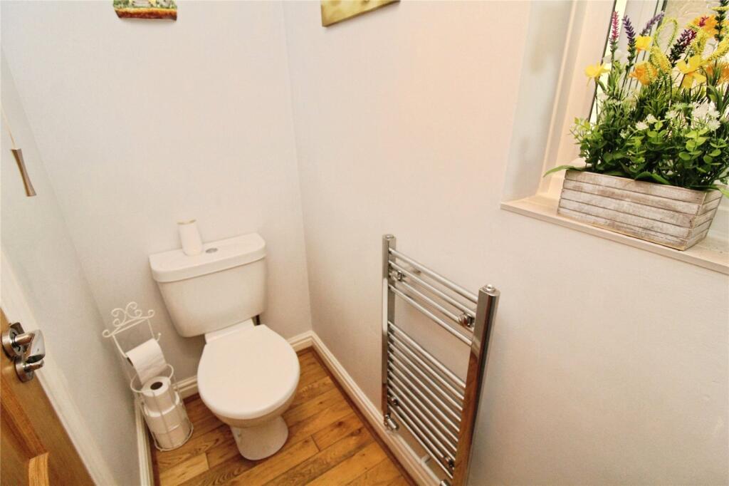 Cloakroom/Wc