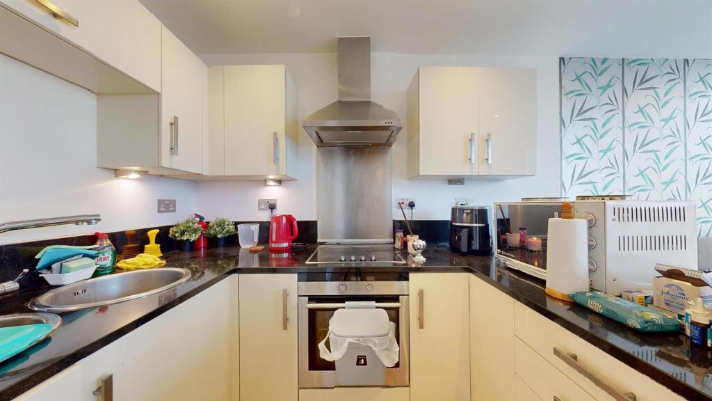 Property For Sale Gallions Reach, E16 (Fitted Kitc