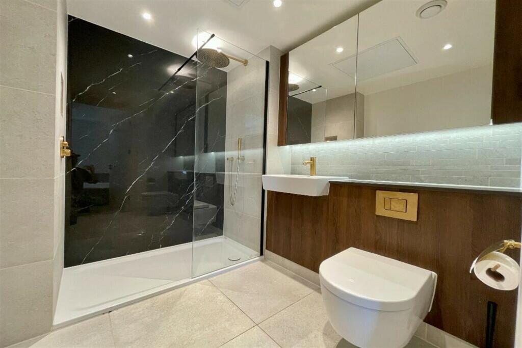 Main en-suite