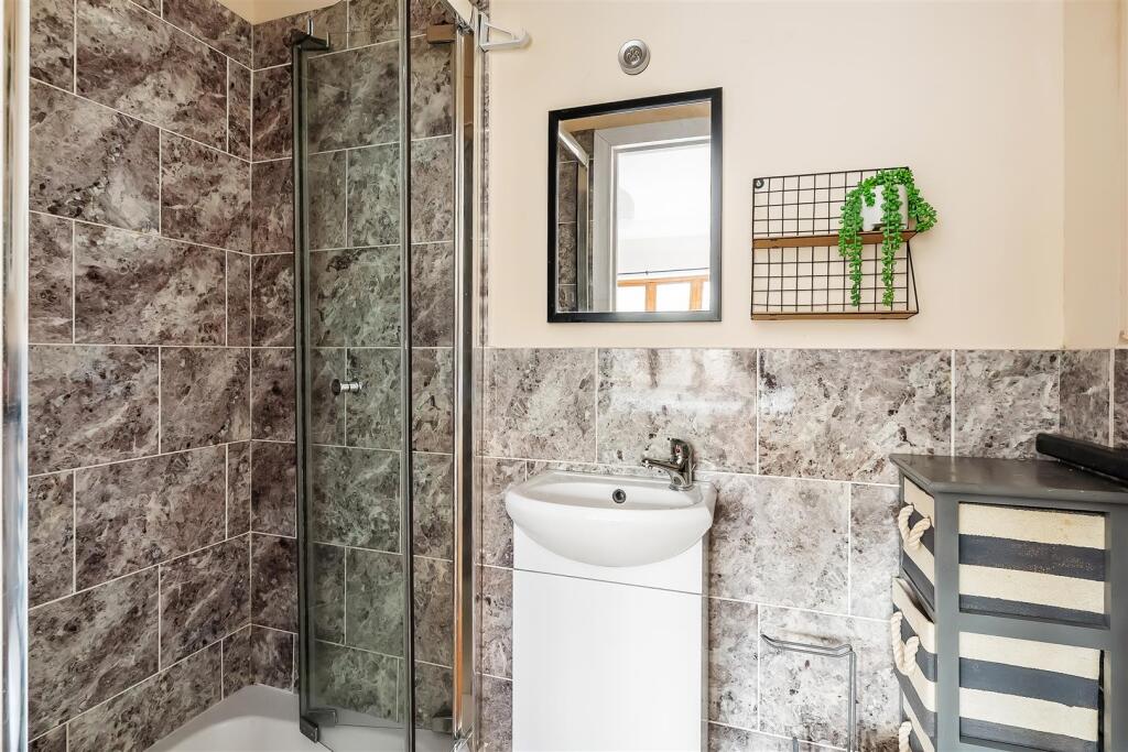 LINKS ROAD, ASHTEAD, KT21