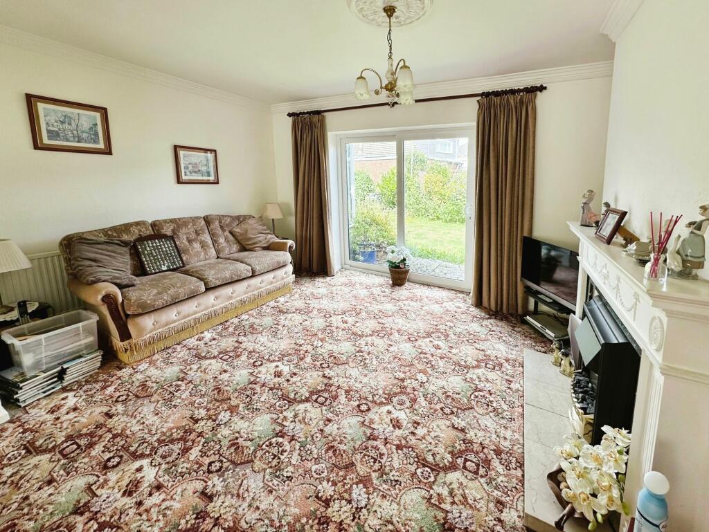 Living Room/ Dining Area