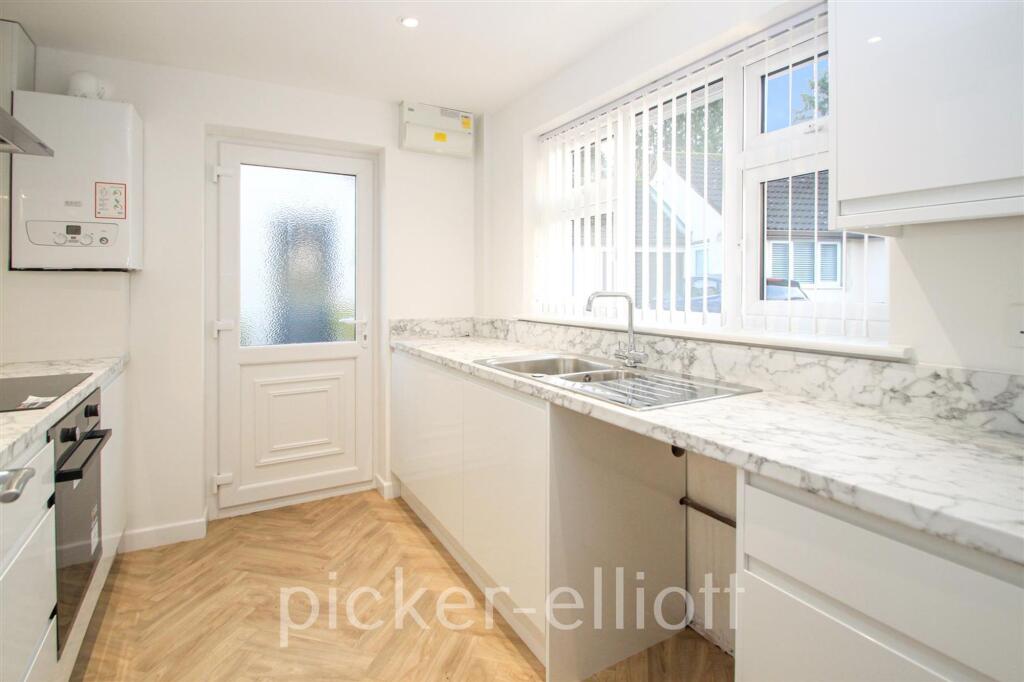 Re Fitted Kitchen