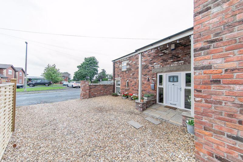 Entrance &amp; driveway