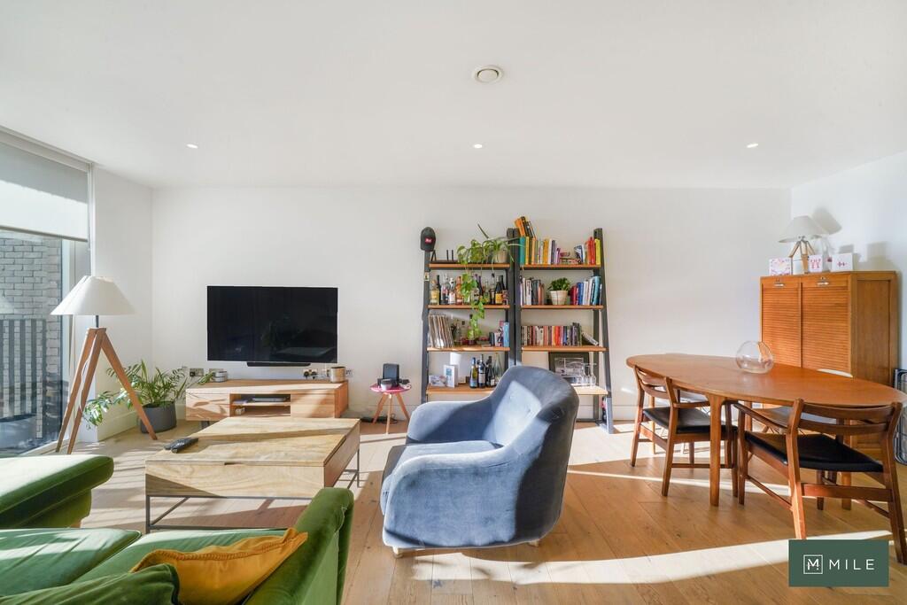 Apartment 26, Nau...