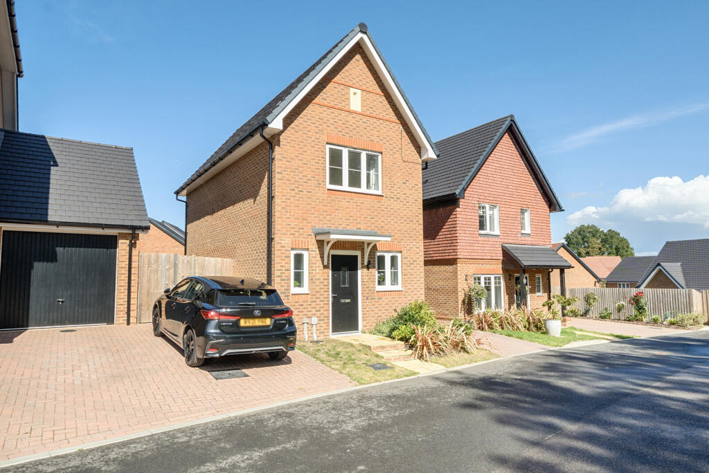 Cardinal Way, Farnham, GU9