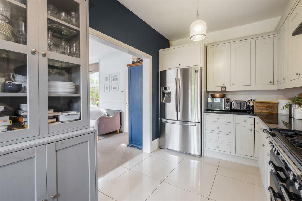 KITCHEN 3.jpg