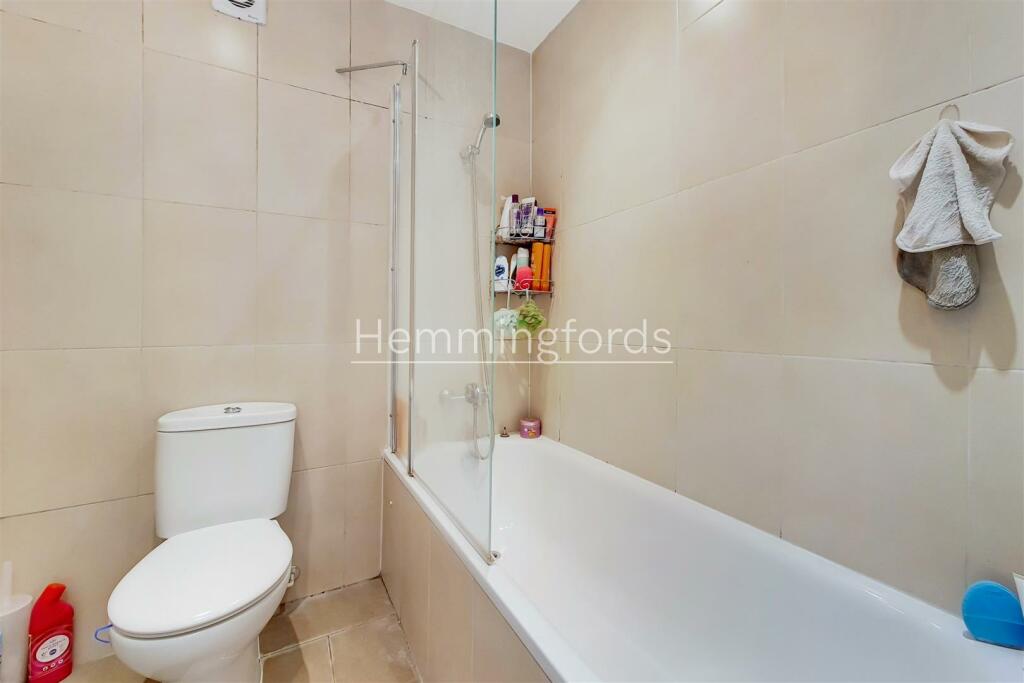 8_Bathroom-0.jpg