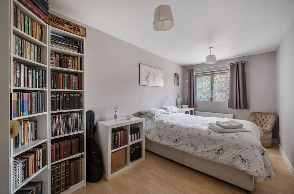 1306169-12-684c05...