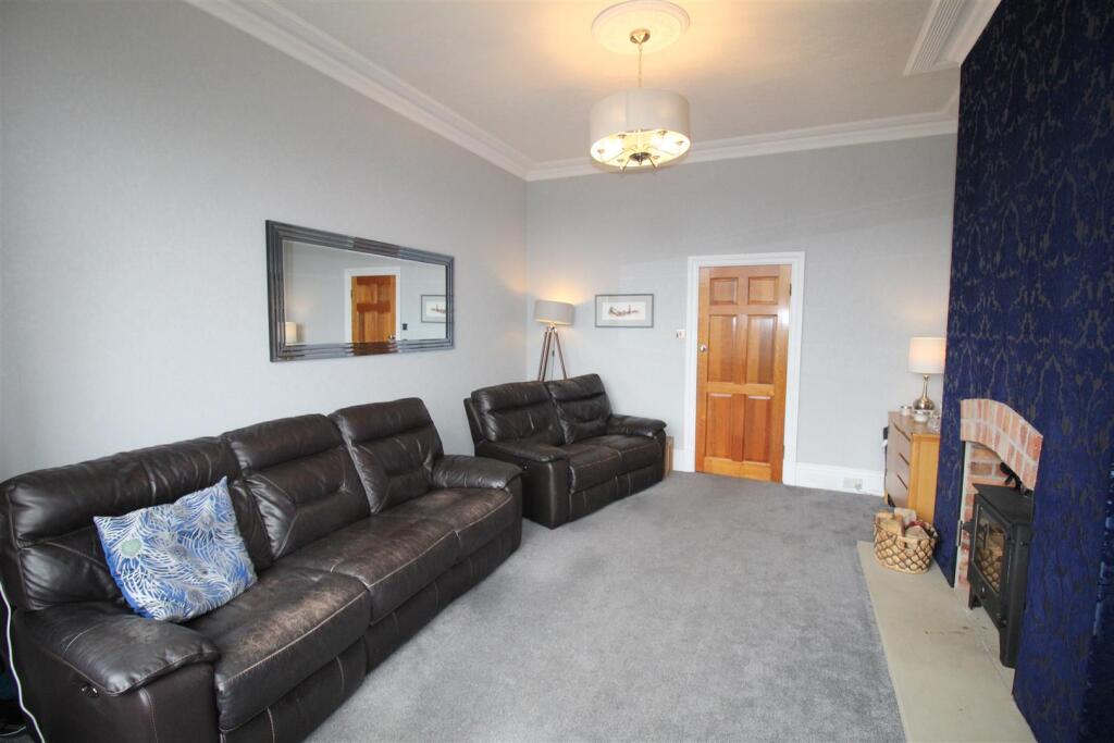 St Leonards Road West, Lounge 1.JPG