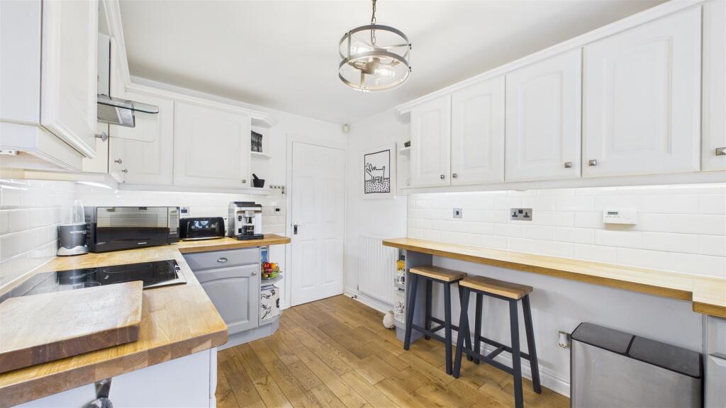 FITTED KITCHEN 4.jpg