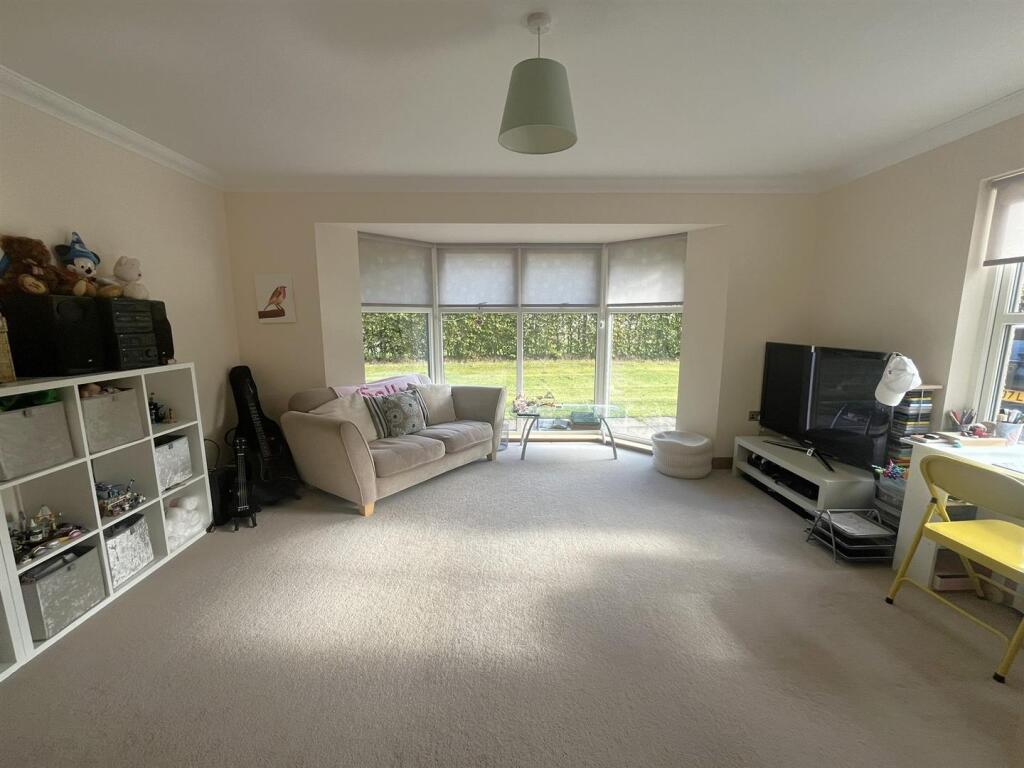 BEDROOM 5