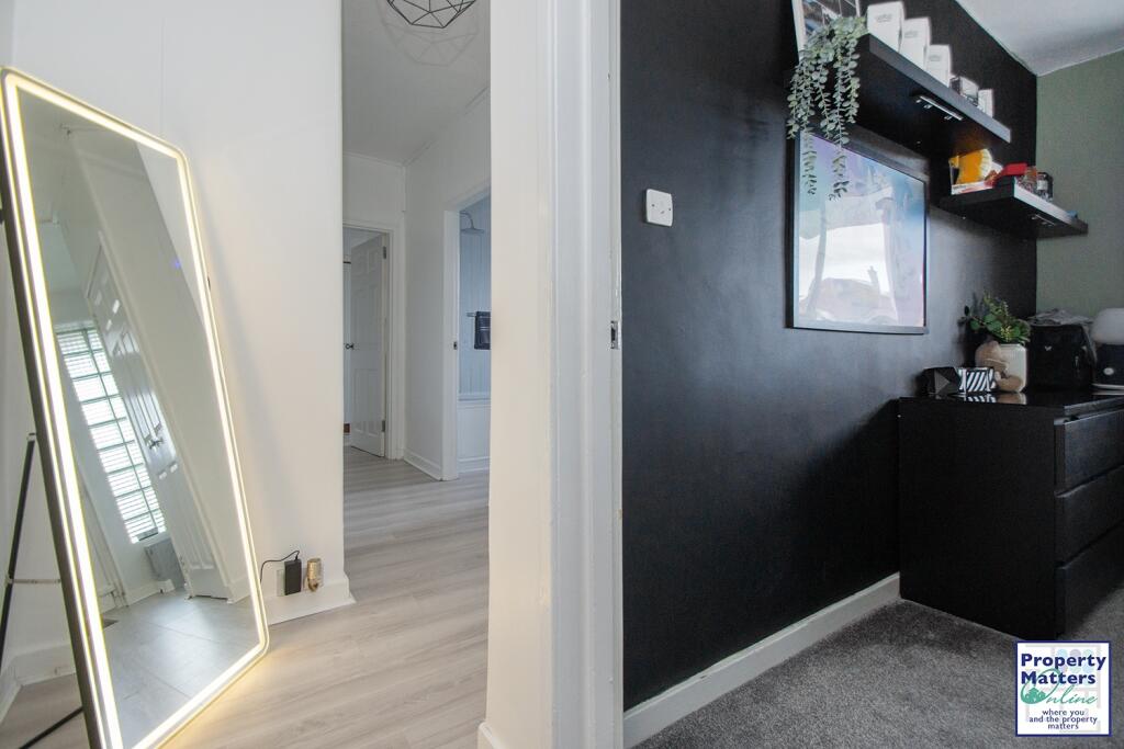 Bedroom/Hall