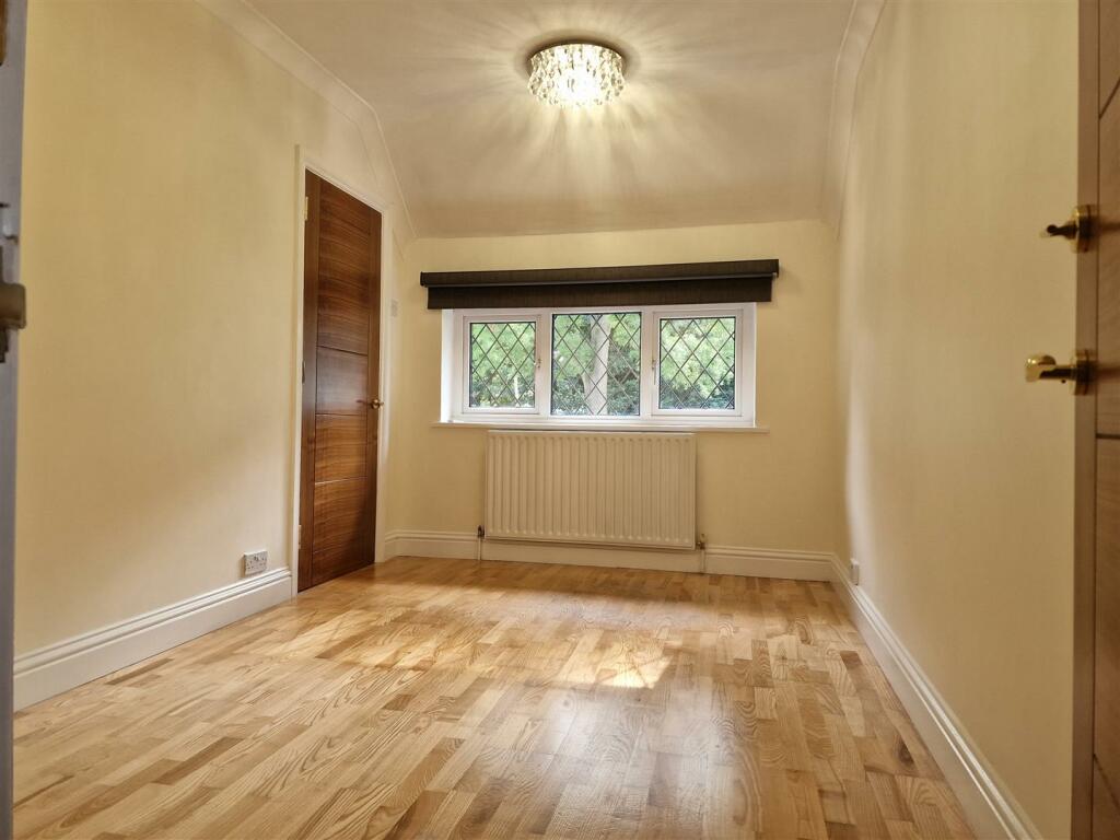 Bedroom with en-suite (1).jpg