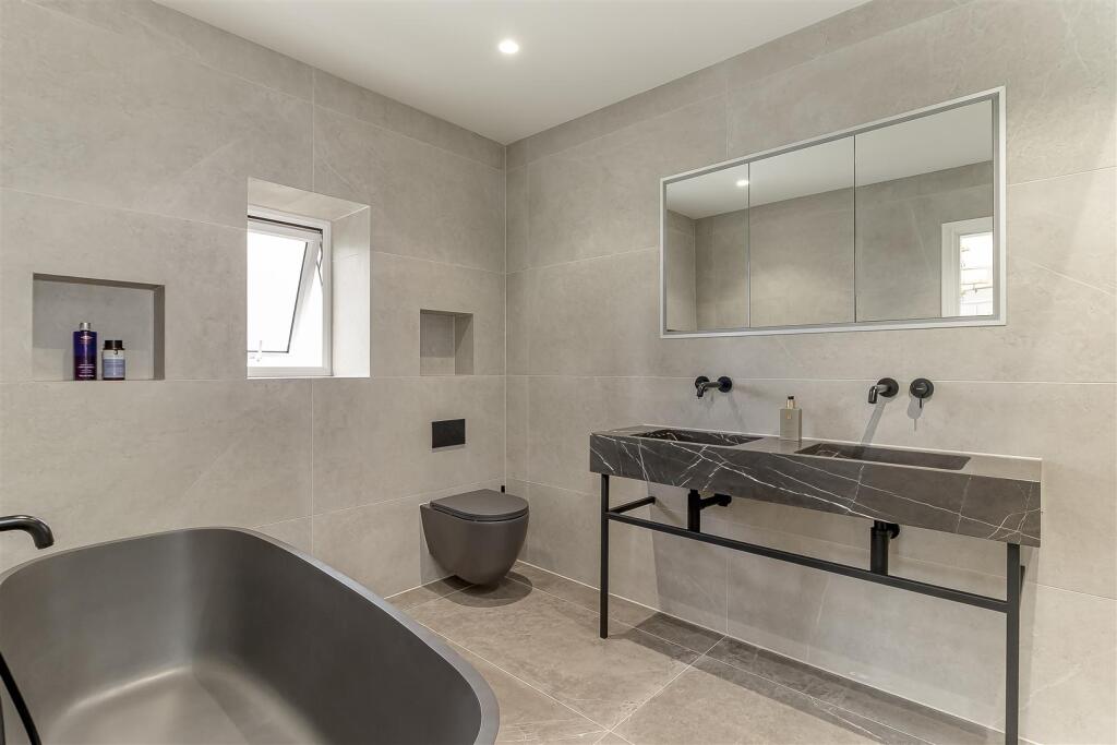 Master Bedroom Ensuite - A.jpg