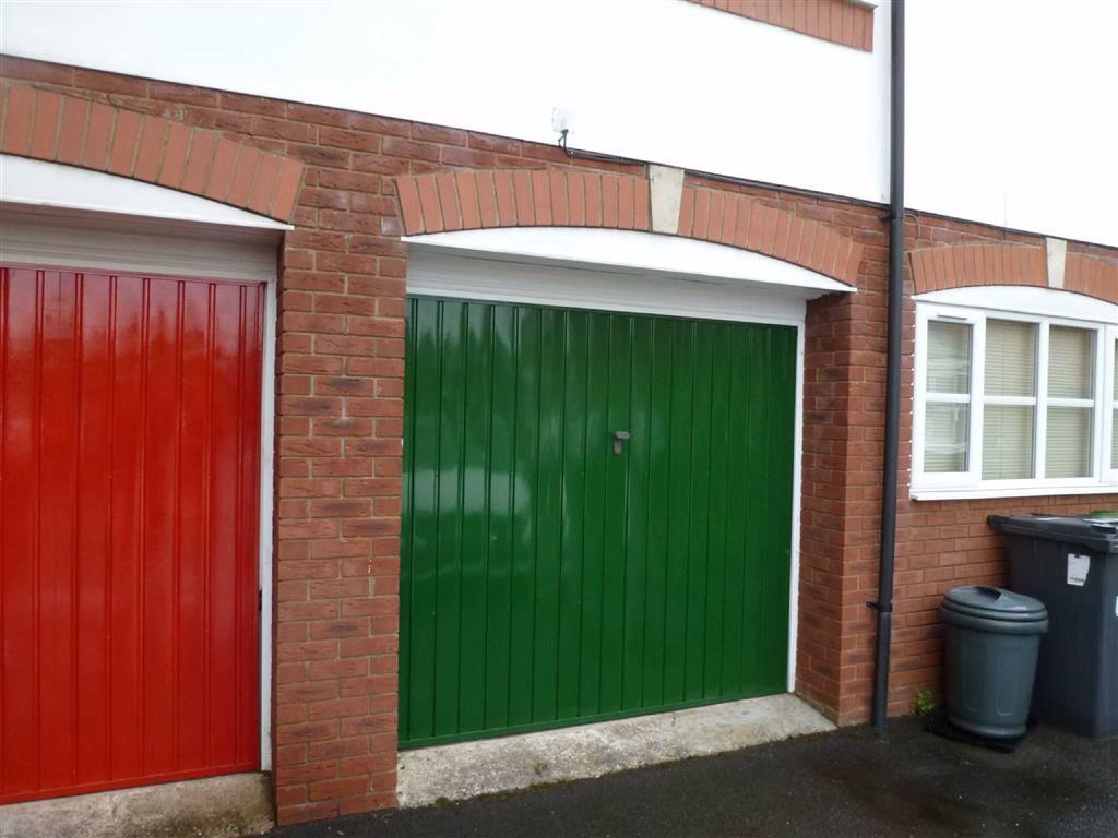 Garage Middle to the right