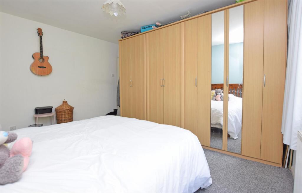 Bedroom 1 V3.JPG