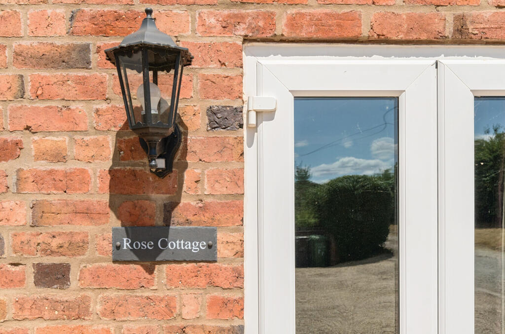 1317407-3-68656e4...