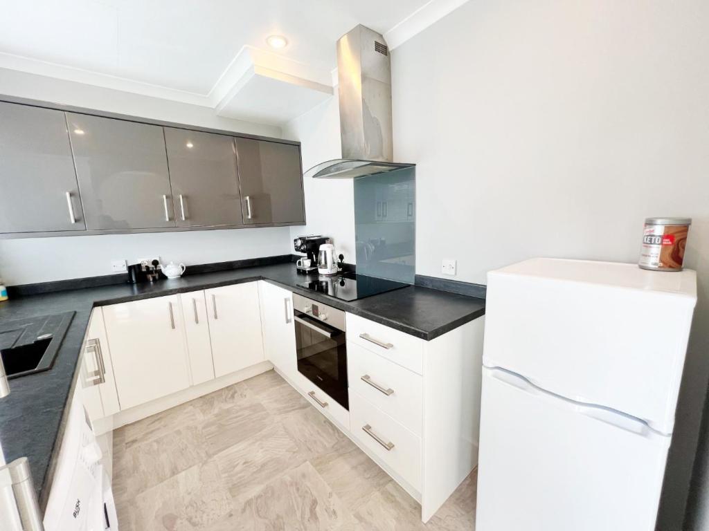Kitchen 3.jpg