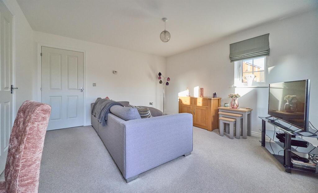 Lounge/Diner to Rear