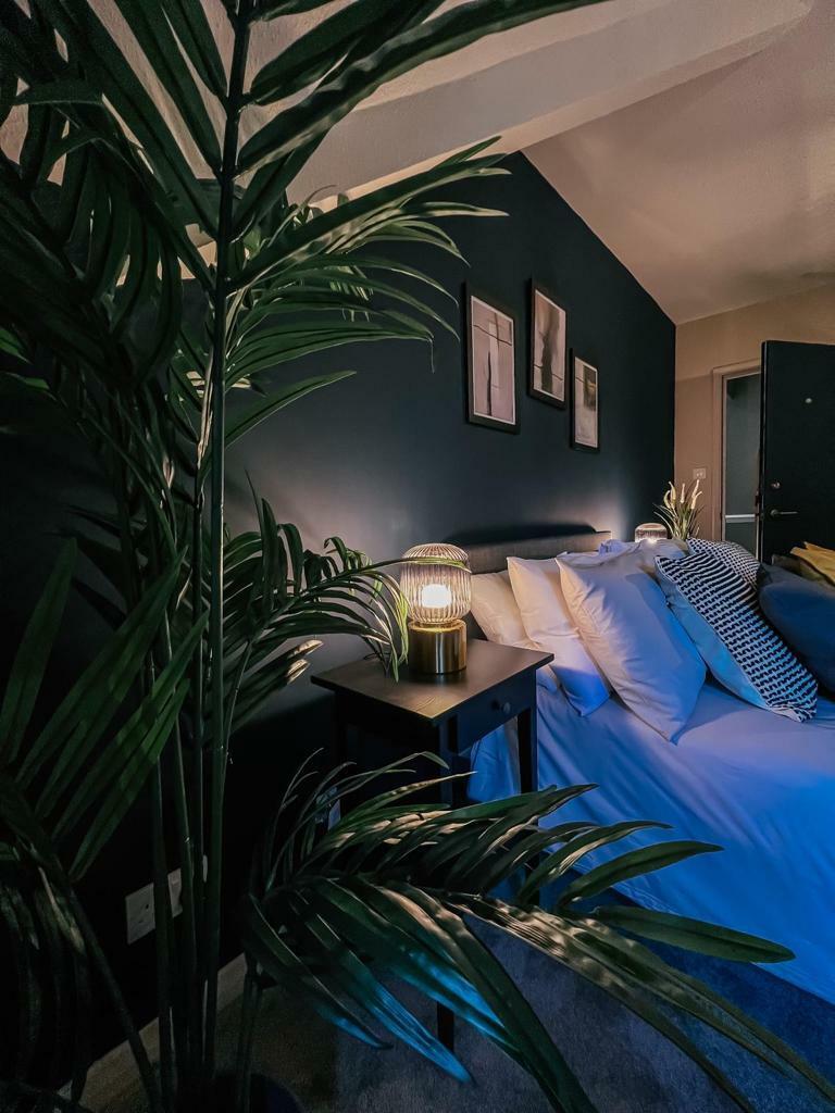 Bedroom Photos (4).JPG