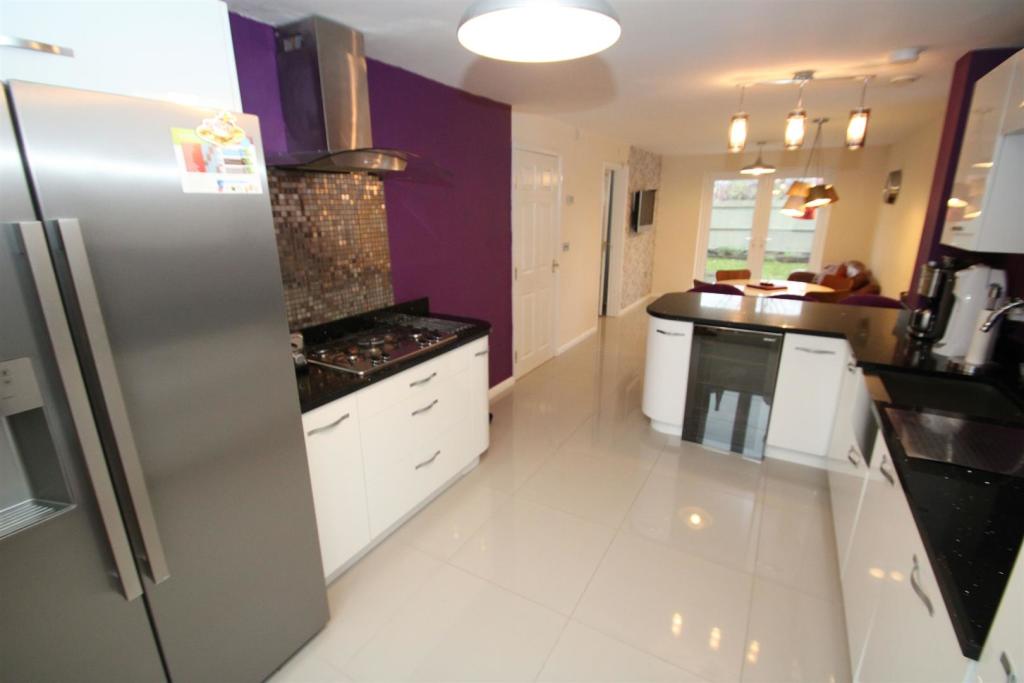 Dining Kitchen Aspect 2