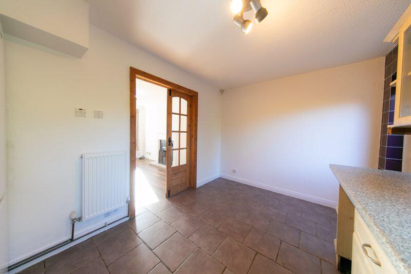 Kitchen &amp; dining space