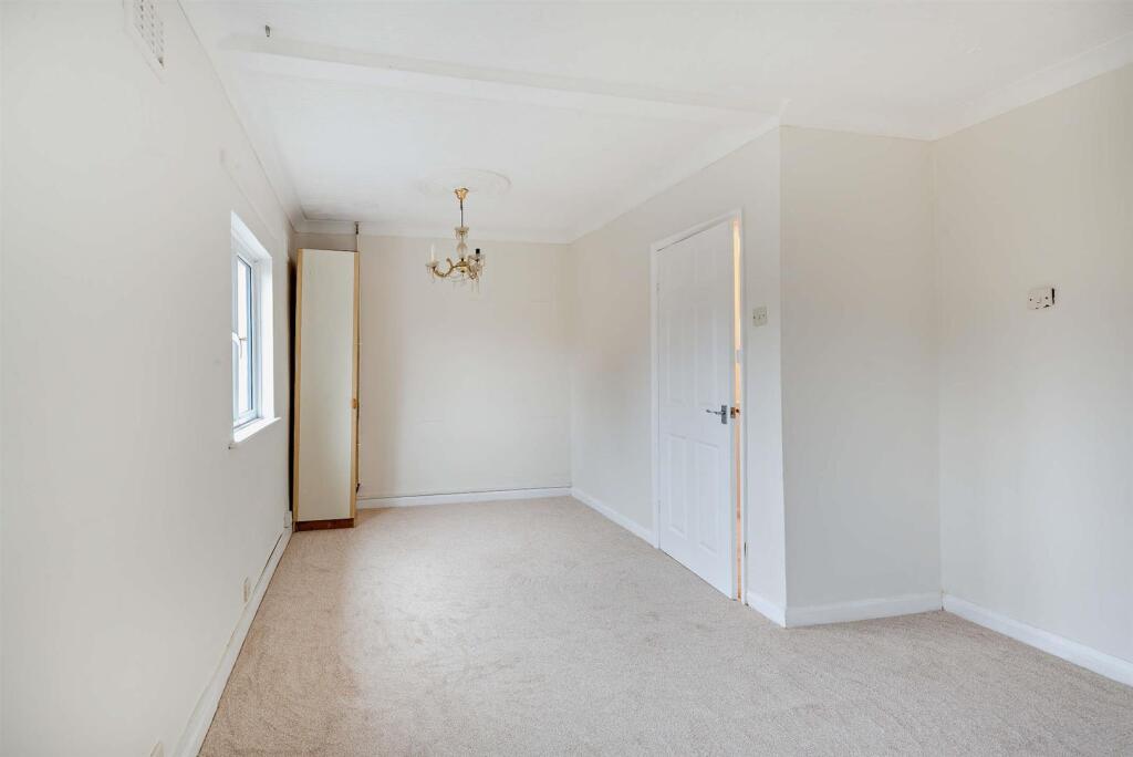 8640566-interior16-800.jpg