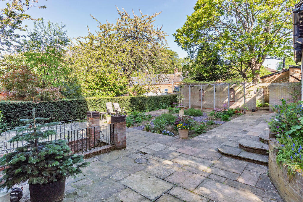 8646346-exterior0...