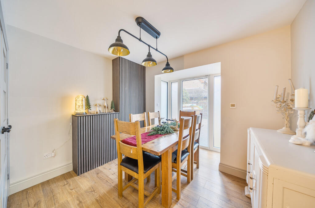 Painswick Close, Sarisbury Green, Hampshire, SO31