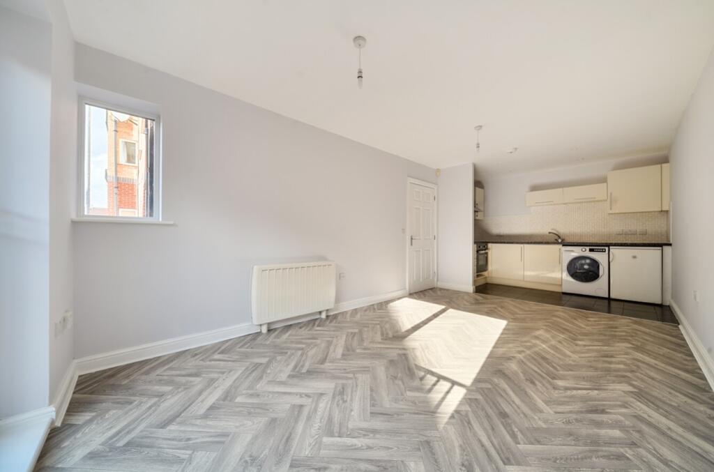 1371853-4-68f77d4659393