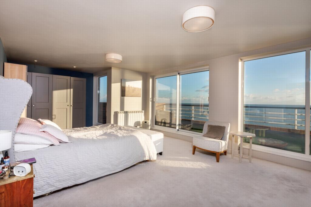 Principal bedroom