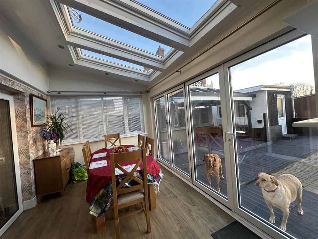 CONSERVATORY/GARDEN ROOM