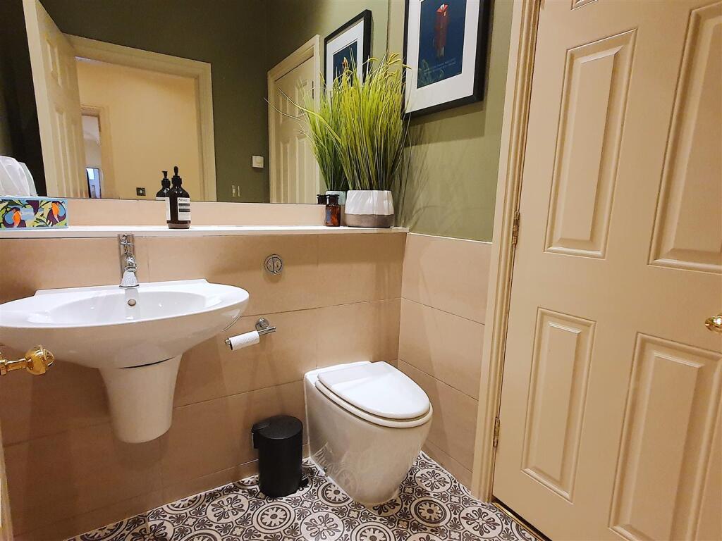 Toilet .jpg