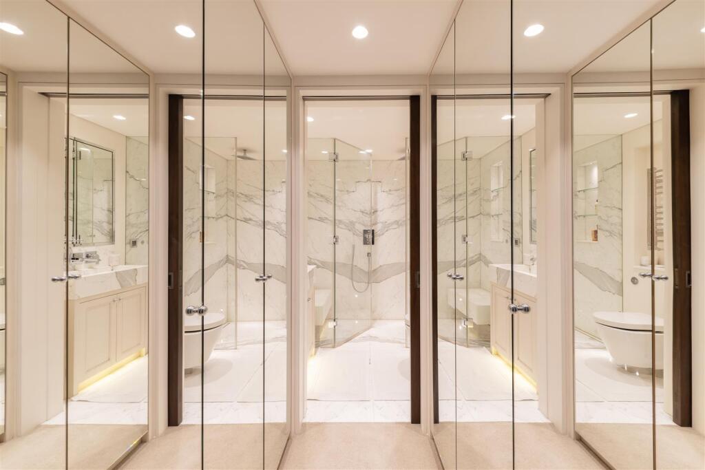 Flat 2, 11 Cadogan Square Hi-11.jpg