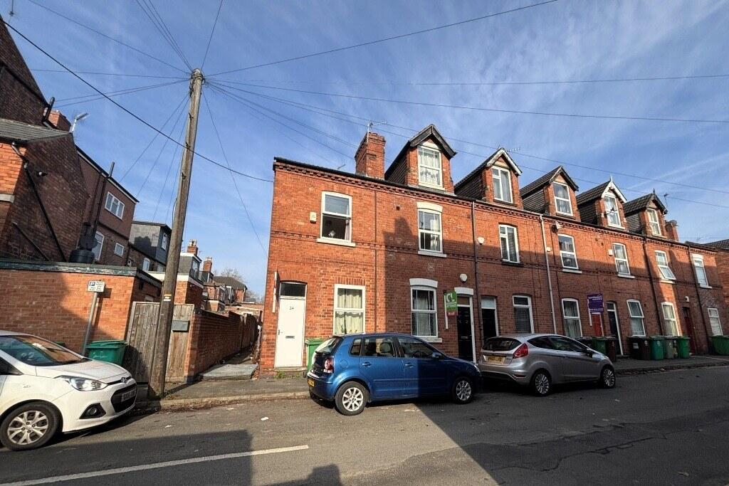 3 Bedroom end terrace house - HMO