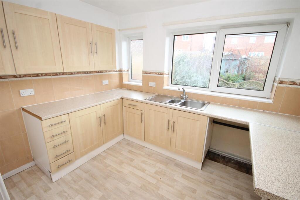KITCHEN BREAKFAST ROOM