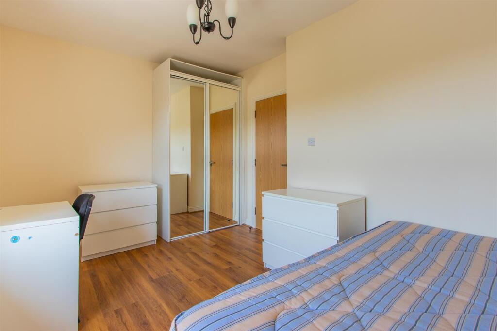 Richmond Crescent 11, 6-5.jpg