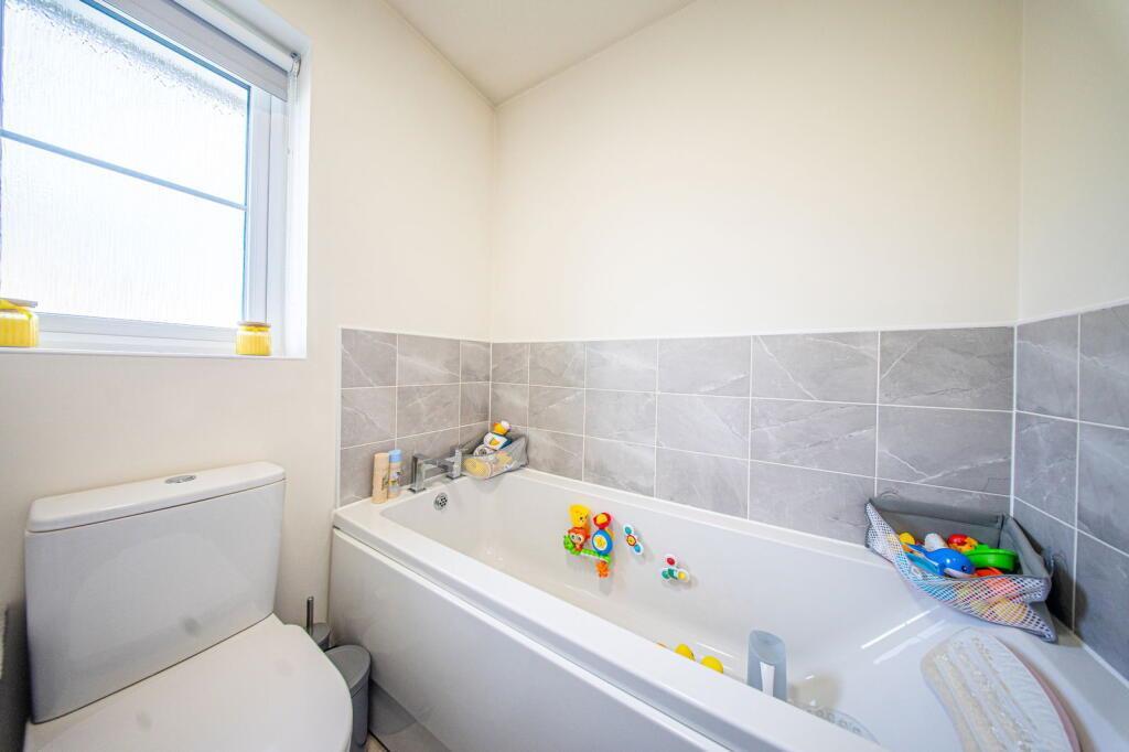 bathroom 2.jpeg