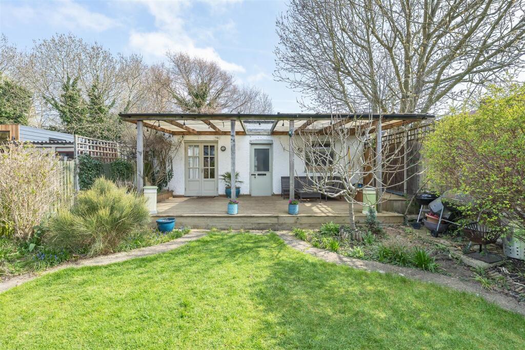 Dean Gardens, E17